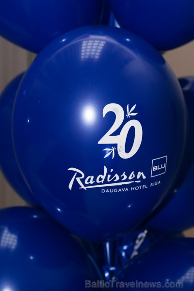 Pilna servisa starptautiskā viesnīca Radisson Blu Daugava Hotel kopā ar tās ilggadējiem darbiniekiem atzīmē 20 gadu jubileju Pilna servisa starptautiskā viesnīca Radisson Blu Daugava Hotel kopā ar tās ilggadējiem darbiniekiem atzīmē 20 gadu jubileju 159573