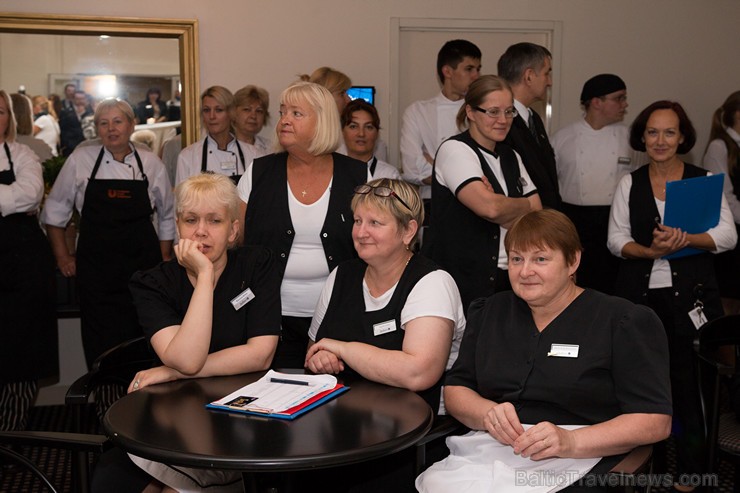 Pilna servisa starptautiskā viesnīca Radisson Blu Daugava Hotel kopā ar tās ilggadējiem darbiniekiem atzīmē 20 gadu jubileju Pilna servisa starptautiskā viesnīca Radisson Blu Daugava Hotel kopā ar tās ilggadējiem darbiniekiem atzīmē 20 gadu jubileju 159577