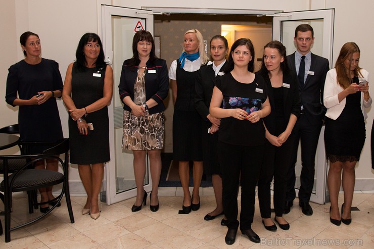 Pilna servisa starptautiskā viesnīca Radisson Blu Daugava Hotel kopā ar tās ilggadējiem darbiniekiem atzīmē 20 gadu jubileju Pilna servisa starptautiskā viesnīca Radisson Blu Daugava Hotel kopā ar tās ilggadējiem darbiniekiem atzīmē 20 gadu jubileju 159580