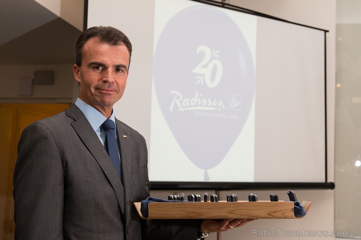 Pilna servisa starptautiskā viesnīca Radisson Blu Daugava Hotel kopā ar tās ilggadējiem darbiniekiem atzīmē 20 gadu jubileju Pilna servisa starptautiskā viesnīca Radisson Blu Daugava Hotel kopā ar tās ilggadējiem darbiniekiem atzīmē 20 gadu jubileju 159591