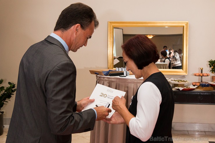 Pilna servisa starptautiskā viesnīca Radisson Blu Daugava Hotel kopā ar tās ilggadējiem darbiniekiem atzīmē 20 gadu jubileju Pilna servisa starptautiskā viesnīca Radisson Blu Daugava Hotel kopā ar tās ilggadējiem darbiniekiem atzīmē 20 gadu jubileju 159614