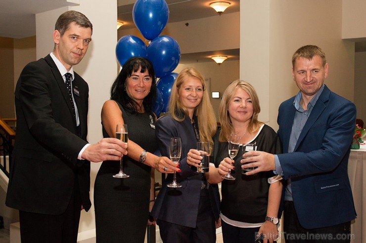 Pilna servisa starptautiskā viesnīca Radisson Blu Daugava Hotel kopā ar tās ilggadējiem darbiniekiem atzīmē 20 gadu jubileju Pilna servisa starptautiskā viesnīca Radisson Blu Daugava Hotel kopā ar tās ilggadējiem darbiniekiem atzīmē 20 gadu jubileju 159641