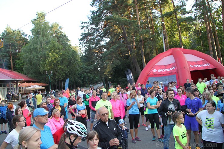 «Nike Riga Run» treniņi pulcē Mežaparkā simtiem sportisku ļaužu, jo 13.09.2015 (svētdien) entuziasti un profesionāļi sacentīsies lielākajā rudens sta «Nike Riga Run» treniņi pulcē Mežaparkā simtiem sportisku ļaužu, jo 13.09.2015 (svētdien) entuziasti un profesionāļi sacentīsies lielākajā rudens sta 159838
