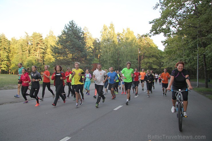«Nike Riga Run» treniņi pulcē Mežaparkā simtiem sportisku ļaužu, jo 13.09.2015 (svētdien) entuziasti un profesionāļi sacentīsies lielākajā rudens sta «Nike Riga Run» treniņi pulcē Mežaparkā simtiem sportisku ļaužu, jo 13.09.2015 (svētdien) entuziasti un profesionāļi sacentīsies lielākajā rudens sta 159853