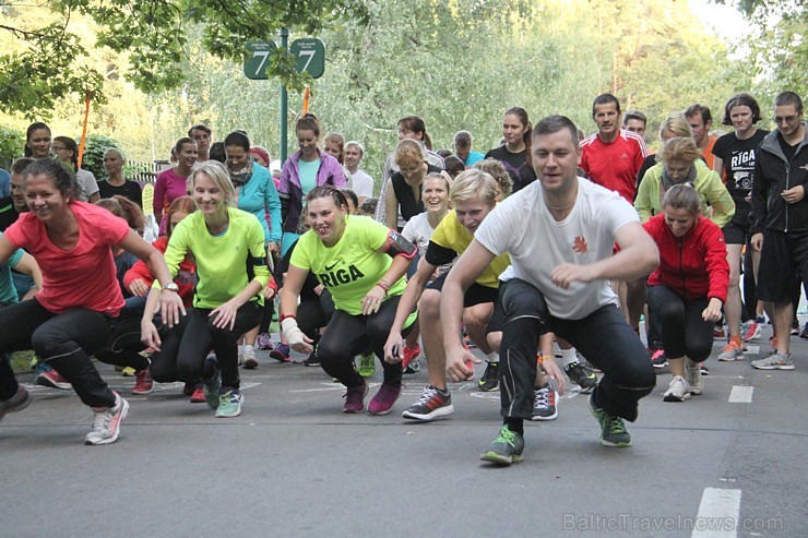 «Nike Riga Run» treniņi pulcē Mežaparkā simtiem sportisku ļaužu, jo 13.09.2015 (svētdien) entuziasti un profesionāļi sacentīsies lielākajā rudens sta «Nike Riga Run» treniņi pulcē Mežaparkā simtiem sportisku ļaužu, jo 13.09.2015 (svētdien) entuziasti un profesionāļi sacentīsies lielākajā rudens sta 159854