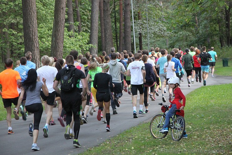 «Nike Riga Run» treniņi pulcē Mežaparkā simtiem sportisku ļaužu, jo 13.09.2015 (svētdien) entuziasti un profesionāļi sacentīsies lielākajā rudens sta «Nike Riga Run» treniņi pulcē Mežaparkā simtiem sportisku ļaužu, jo 13.09.2015 (svētdien) entuziasti un profesionāļi sacentīsies lielākajā rudens sta 159858