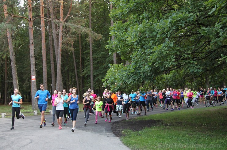 «Nike Riga Run» treniņi pulcē Mežaparkā simtiem sportisku ļaužu, jo 13.09.2015 (svētdien) entuziasti un profesionāļi sacentīsies lielākajā rudens sta «Nike Riga Run» treniņi pulcē Mežaparkā simtiem sportisku ļaužu, jo 13.09.2015 (svētdien) entuziasti un profesionāļi sacentīsies lielākajā rudens sta 159859