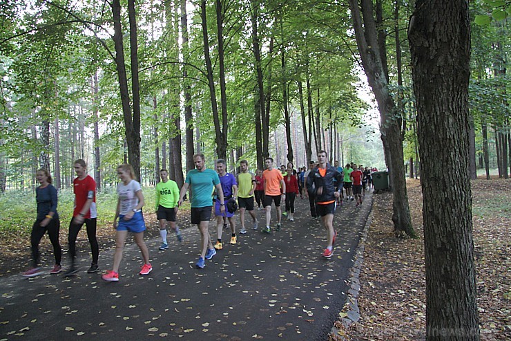«Nike Riga Run» treniņi pulcē Mežaparkā simtiem sportisku ļaužu, jo 13.09.2015 (svētdien) entuziasti un profesionāļi sacentīsies lielākajā rudens sta «Nike Riga Run» treniņi pulcē Mežaparkā simtiem sportisku ļaužu, jo 13.09.2015 (svētdien) entuziasti un profesionāļi sacentīsies lielākajā rudens sta 159860