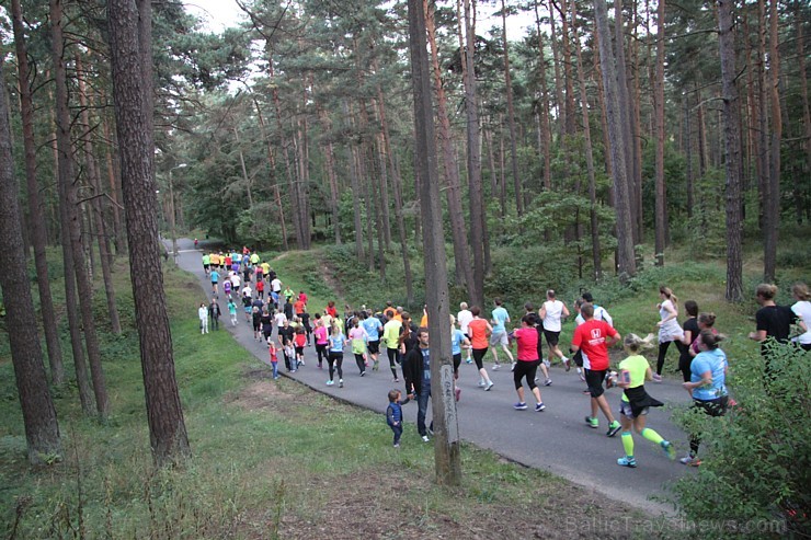 «Nike Riga Run» treniņi pulcē Mežaparkā simtiem sportisku ļaužu, jo 13.09.2015 (svētdien) entuziasti un profesionāļi sacentīsies lielākajā rudens sta «Nike Riga Run» treniņi pulcē Mežaparkā simtiem sportisku ļaužu, jo 13.09.2015 (svētdien) entuziasti un profesionāļi sacentīsies lielākajā rudens sta 159862