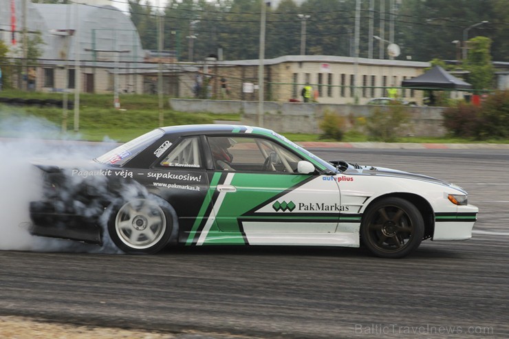 Ziemeļeiropas drifta čempionāta noslēgumā vairāk nekā 40 PRO drifteri piekūpina Biķernieku trasi Ziemeļeiropas drifta čempionāta noslēgumā vairāk nekā 40 PRO drifteri piekūpina Biķernieku trasi 161184