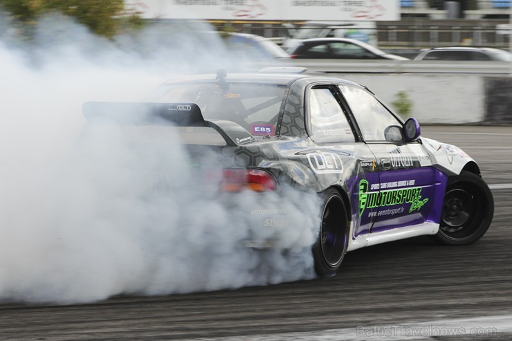 Ziemeļeiropas drifta čempionāta noslēgumā vairāk nekā 40 PRO drifteri piekūpina Biķernieku trasi Ziemeļeiropas drifta čempionāta noslēgumā vairāk nekā 40 PRO drifteri piekūpina Biķernieku trasi 161186