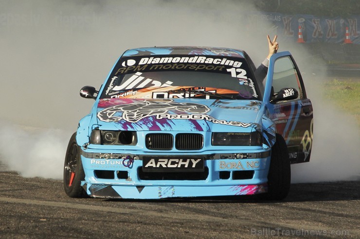 Ziemeļeiropas drifta čempionāta noslēgumā vairāk nekā 40 PRO drifteri piekūpina Biķernieku trasi Ziemeļeiropas drifta čempionāta noslēgumā vairāk nekā 40 PRO drifteri piekūpina Biķernieku trasi 161201