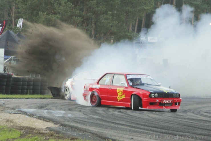 Ziemeļeiropas drifta čempionāta noslēgumā vairāk nekā 40 PRO drifteri piekūpina Biķernieku trasi Ziemeļeiropas drifta čempionāta noslēgumā vairāk nekā 40 PRO drifteri piekūpina Biķernieku trasi 161227