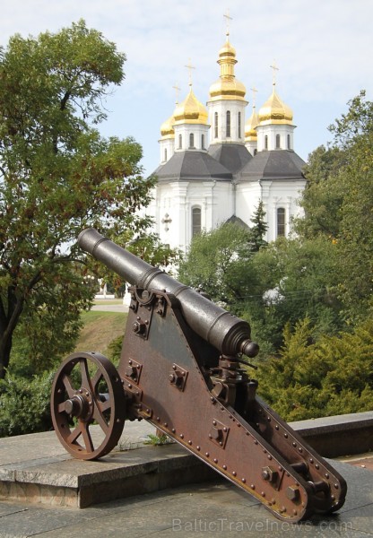 Černigovas aizsargvalņa līnija Desnas upes krastā ar Sv. Katerīnas baznīcu (18.g.s.). Vairāk informācijas - www.chernigiv-rada.gov.ua Černigovas aizsargvalņa līnija Desnas upes krastā ar Sv. Katerīnas baznīcu (18.g.s.). Vairāk informācijas - www.chernigiv-rada.gov.ua 161293