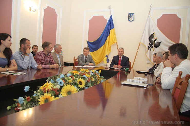 Čerņigovas pilsētas mērs Oleksandrs Sokolovs uzņem tūrisma un preses delegāciju no Latvijas. Vairāk informācijas - www.chernigiv-rada.gov.ua Čerņigovas pilsētas mērs Oleksandrs Sokolovs uzņem tūrisma un preses delegāciju no Latvijas. Vairāk informācijas - www.chernigiv-rada.gov.ua 161580