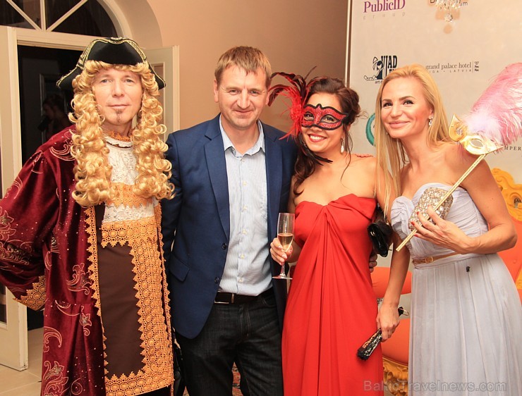 Labdalības pasākums «Martas balle 2015» otro reizi (25.09.2015) pulcējas «Grand Palace Hotel Rīga». Šoreiz ziedo Rīgas Austrumu klīniskās universitāte Labdalības pasākums «Martas balle 2015» otro reizi (25.09.2015) pulcējas «Grand Palace Hotel Rīga». Šoreiz ziedo Rīgas Austrumu klīniskās universitāte 161693