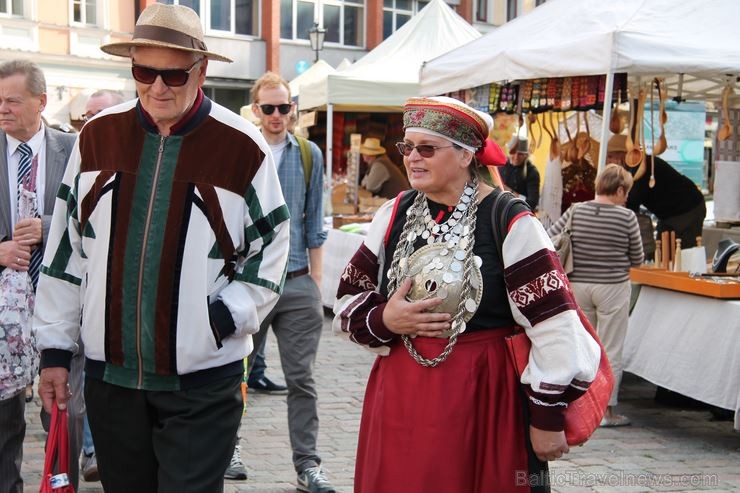 «Miķeļdienas gadatirgus» Doma laukumā pulcē lielu skaitu apmeklētāju un amatnieku no visas Latvijas «Miķeļdienas gadatirgus» Doma laukumā pulcē lielu skaitu apmeklētāju un amatnieku no visas Latvijas 161861