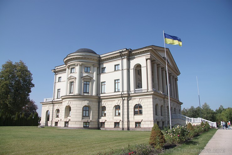 Travelnews.lv apmeklē Razumovska pili Baturinā. Vairāk informācijas - www.baturin-capital.gov.ua Travelnews.lv apmeklē Razumovska pili Baturinā. Vairāk informācijas - www.baturin-capital.gov.ua 162080