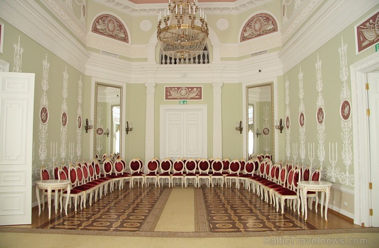 Travelnews.lv apmeklē Razumovska pili Baturinā. Vairāk informācijas - www.baturin-capital.gov.ua Travelnews.lv apmeklē Razumovska pili Baturinā. Vairāk informācijas - www.baturin-capital.gov.ua 162092