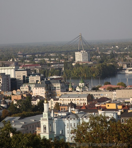 No Svētā Andreja katedrāles (1748—1767) paveras tāls un plašs skatiens uz Kijevu. Vairāk informācijas - www.kyivcity.travel No Svētā Andreja katedrāles (1748—1767) paveras tāls un plašs skatiens uz Kijevu. Vairāk informācijas - www.kyivcity.travel 162640