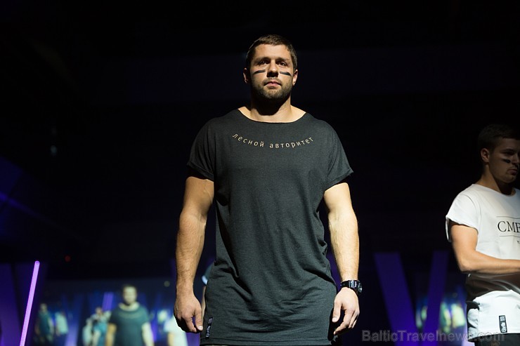 Rīgas modes nedēļa «Riga Fashion Week» kā magnēts pievelk radošu publiku. Foto: Mark Litvyakov/Arkady Gluhih Rīgas modes nedēļa «Riga Fashion Week» kā magnēts pievelk radošu publiku. Foto: Mark Litvyakov/Arkady Gluhih 163910