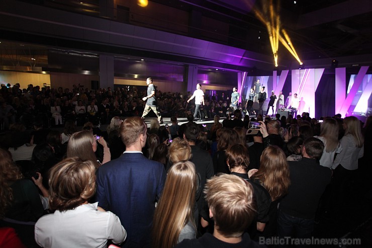 Rīgas modes nedēļa «Riga Fashion Week» kā magnēts pievelk radošu publiku. Foto: Mark Litvyakov/Arkady Gluhih Rīgas modes nedēļa «Riga Fashion Week» kā magnēts pievelk radošu publiku. Foto: Mark Litvyakov/Arkady Gluhih 163912