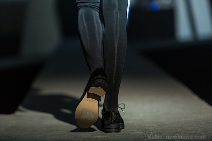 Rīgas modes nedēļa «Riga Fashion Week» kā magnēts pievelk radošu publiku. Foto: Mark Litvyakov/Arkady Gluhih Rīgas modes nedēļa «Riga Fashion Week» kā magnēts pievelk radošu publiku. Foto: Mark Litvyakov/Arkady Gluhih 163920