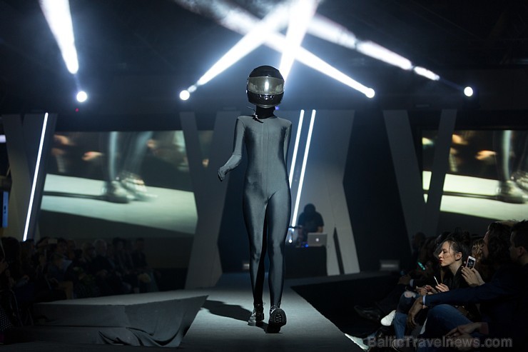 Rīgas modes nedēļa «Riga Fashion Week» kā magnēts pievelk radošu publiku. Foto: Mark Litvyakov/Arkady Gluhih Rīgas modes nedēļa «Riga Fashion Week» kā magnēts pievelk radošu publiku. Foto: Mark Litvyakov/Arkady Gluhih 163921