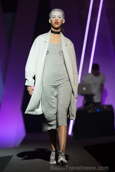 Rīgas modes nedēļa «Riga Fashion Week» kā magnēts pievelk radošu publiku. Foto: Mark Litvyakov/Arkady Gluhih Rīgas modes nedēļa «Riga Fashion Week» kā magnēts pievelk radošu publiku. Foto: Mark Litvyakov/Arkady Gluhih 163923