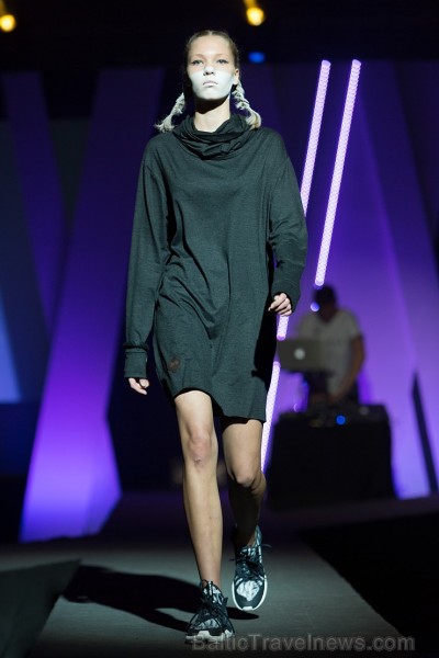Rīgas modes nedēļa «Riga Fashion Week» kā magnēts pievelk radošu publiku. Foto: Mark Litvyakov/Arkady Gluhih Rīgas modes nedēļa «Riga Fashion Week» kā magnēts pievelk radošu publiku. Foto: Mark Litvyakov/Arkady Gluhih 163924