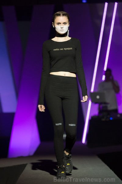 Rīgas modes nedēļa «Riga Fashion Week» kā magnēts pievelk radošu publiku. Foto: Mark Litvyakov/Arkady Gluhih Rīgas modes nedēļa «Riga Fashion Week» kā magnēts pievelk radošu publiku. Foto: Mark Litvyakov/Arkady Gluhih 163925
