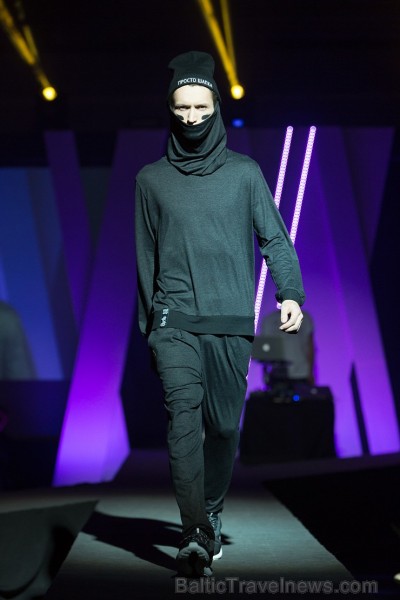 Rīgas modes nedēļa «Riga Fashion Week» kā magnēts pievelk radošu publiku. Foto: Mark Litvyakov/Arkady Gluhih Rīgas modes nedēļa «Riga Fashion Week» kā magnēts pievelk radošu publiku. Foto: Mark Litvyakov/Arkady Gluhih 163926