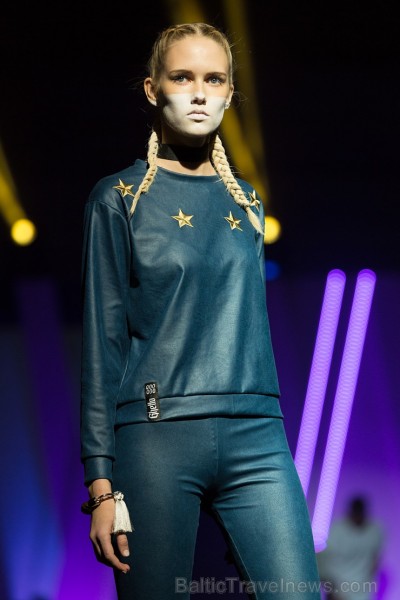 Rīgas modes nedēļa «Riga Fashion Week» kā magnēts pievelk radošu publiku. Foto: Mark Litvyakov/Arkady Gluhih Rīgas modes nedēļa «Riga Fashion Week» kā magnēts pievelk radošu publiku. Foto: Mark Litvyakov/Arkady Gluhih 163930