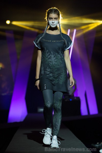 Rīgas modes nedēļa «Riga Fashion Week» kā magnēts pievelk radošu publiku. Foto: Mark Litvyakov/Arkady Gluhih Rīgas modes nedēļa «Riga Fashion Week» kā magnēts pievelk radošu publiku. Foto: Mark Litvyakov/Arkady Gluhih 163935