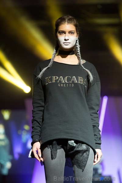 Rīgas modes nedēļa «Riga Fashion Week» kā magnēts pievelk radošu publiku. Foto: Mark Litvyakov/Arkady Gluhih Rīgas modes nedēļa «Riga Fashion Week» kā magnēts pievelk radošu publiku. Foto: Mark Litvyakov/Arkady Gluhih 163939