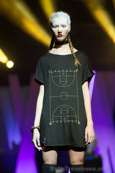 Rīgas modes nedēļa «Riga Fashion Week» kā magnēts pievelk radošu publiku. Foto: Mark Litvyakov/Arkady Gluhih Rīgas modes nedēļa «Riga Fashion Week» kā magnēts pievelk radošu publiku. Foto: Mark Litvyakov/Arkady Gluhih 163941