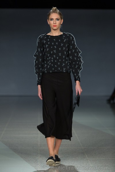 Rīgas modes nedēļa «Riga Fashion Week» kā magnēts pievelk radošu publiku. Foto: Mark Litvyakov/Arkady Gluhih Rīgas modes nedēļa «Riga Fashion Week» kā magnēts pievelk radošu publiku. Foto: Mark Litvyakov/Arkady Gluhih 164127