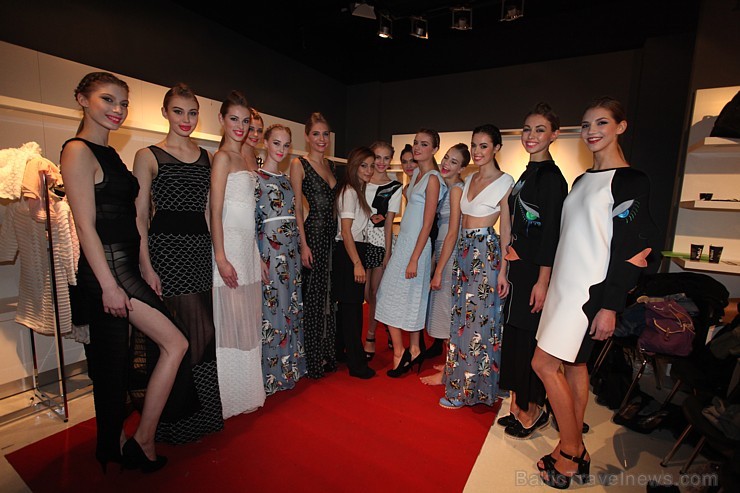 Rīgas modes nedēļa «Riga Fashion Week» kā magnēts pievelk radošu publiku. Foto: Mark Litvyakov/Arkady Gluhih Rīgas modes nedēļa «Riga Fashion Week» kā magnēts pievelk radošu publiku. Foto: Mark Litvyakov/Arkady Gluhih 164160