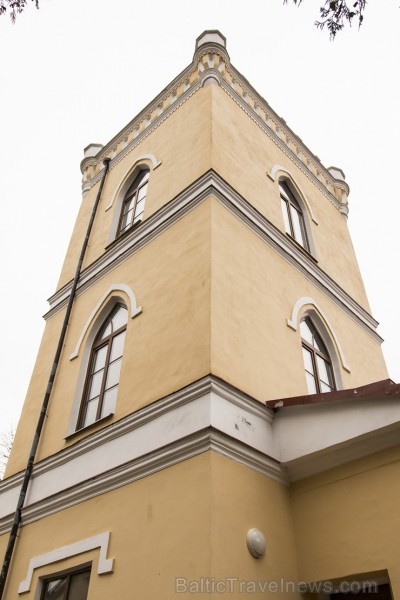 Muižas pils (18. gs. beigas, klasicisma stils) savā pastāvēšanas laikā piedzīvojusi vairākkārtīgu nopostīšanu (1905. g., Pirmajā pasaules karā) un tai Muižas pils (18. gs. beigas, klasicisma stils) savā pastāvēšanas laikā piedzīvojusi vairākkārtīgu nopostīšanu (1905. g., Pirmajā pasaules karā) un tai 164844