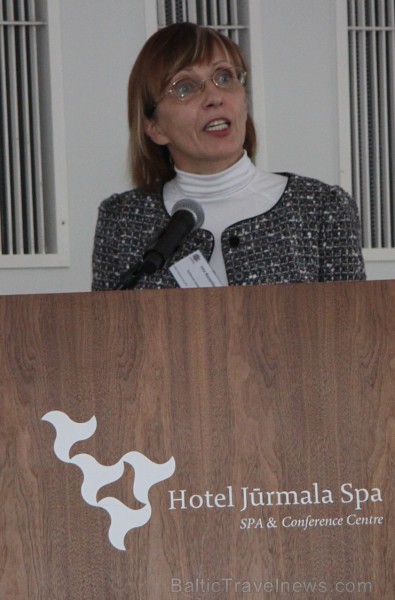 «Latvijas Tūrisma forums 2015» dalībniekus uzrunā Satiksmes ministrijas Finanšu un attīstības plānošanas departamenta direktora vietneiece Inta Rozenš «Latvijas Tūrisma forums 2015» dalībniekus uzrunā Satiksmes ministrijas Finanšu un attīstības plānošanas departamenta direktora vietneiece Inta Rozenš 165839