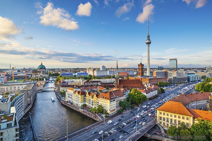 Berlīne - viena no modernākajām pilsētām pasaulē, kas piedāvā lieliskas iespējas bērnu atpūtai. GLS skolas rīkotās nometnes ietvaros šeit var sastapt  166037