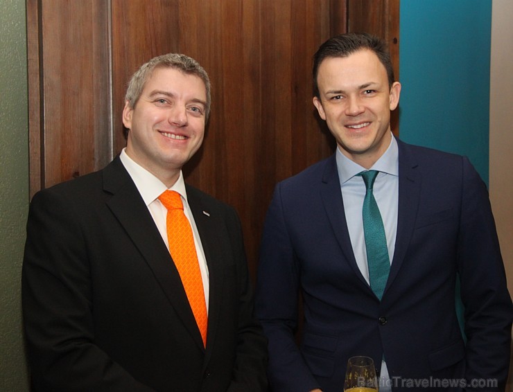 Autonomas «Sixt Latvija» vadītājs Jānis Putniņš un viesnīcas «Mercure Riga Centre» vadītājs Valdis Vanadziņš Autonomas «Sixt Latvija» vadītājs Jānis Putniņš un viesnīcas «Mercure Riga Centre» vadītājs Valdis Vanadziņš 166458