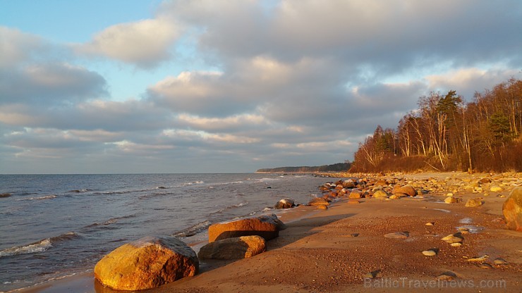 Viens no skaistākajiem Latvijas pārgājiena maršrutiem Vidzemes jūrmalā ir Tūja - Veczemju klintis Viens no skaistākajiem Latvijas pārgājiena maršrutiem Vidzemes jūrmalā ir Tūja - Veczemju klintis 166993
