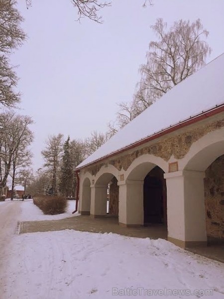 Skaistās Vecpiebalgas muižas komplekss atrodas Inešu pagastā pie Arisas upītes, kas ir īsākā upe Latvijā Skaistās Vecpiebalgas muižas komplekss atrodas Inešu pagastā pie Arisas upītes, kas ir īsākā upe Latvijā 167302