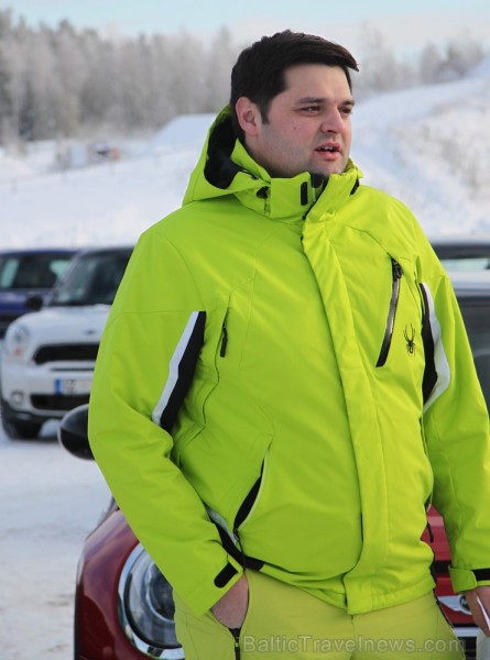 Travelnews.lv redakcija 23.01.2016 ar Mini.lv atbalstu testē Mini modeļus autosporta trasē «333» ziemas apstākļos Travelnews.lv redakcija 23.01.2016 ar Mini.lv atbalstu testē Mini modeļus autosporta trasē «333» ziemas apstākļos 167740