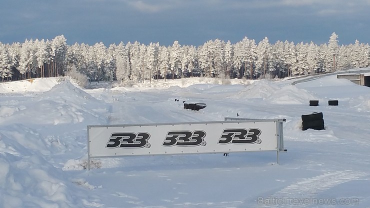 Travelnews.lv redakcija 23.01.2016 ar Mini.lv atbalstu testē Mini modeļus autosporta trasē «333» ziemas apstākļos Travelnews.lv redakcija 23.01.2016 ar Mini.lv atbalstu testē Mini modeļus autosporta trasē «333» ziemas apstākļos 167742