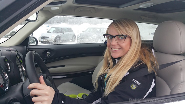 Travelnews.lv redakcija 23.01.2016 ar Mini.lv atbalstu testē Mini modeļus autosporta trasē «333» ziemas apstākļos Travelnews.lv redakcija 23.01.2016 ar Mini.lv atbalstu testē Mini modeļus autosporta trasē «333» ziemas apstākļos 167744