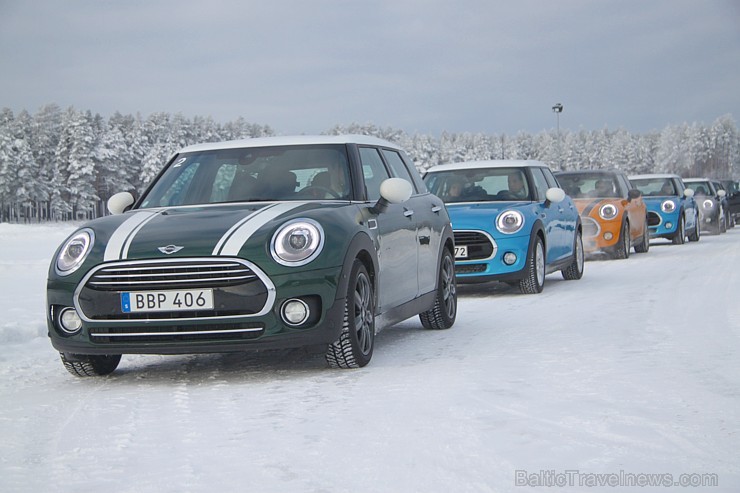 Travelnews.lv redakcija 23.01.2016 ar Mini.lv atbalstu testē Mini modeļus autosporta trasē «333» ziemas apstākļos Travelnews.lv redakcija 23.01.2016 ar Mini.lv atbalstu testē Mini modeļus autosporta trasē «333» ziemas apstākļos 167745