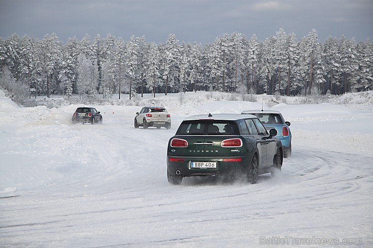 Travelnews.lv redakcija 23.01.2016 ar Mini.lv atbalstu testē Mini modeļus autosporta trasē «333» ziemas apstākļos Travelnews.lv redakcija 23.01.2016 ar Mini.lv atbalstu testē Mini modeļus autosporta trasē «333» ziemas apstākļos 167748