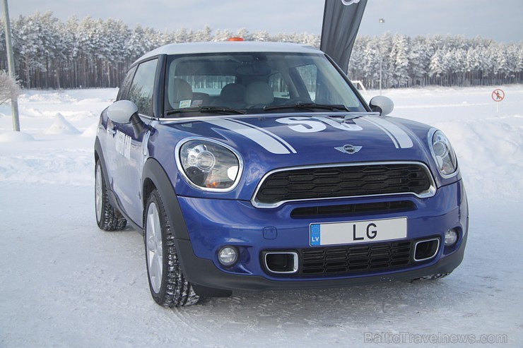 Travelnews.lv redakcija 23.01.2016 ar Mini.lv atbalstu testē Mini modeļus autosporta trasē «333» ziemas apstākļos Travelnews.lv redakcija 23.01.2016 ar Mini.lv atbalstu testē Mini modeļus autosporta trasē «333» ziemas apstākļos 167758